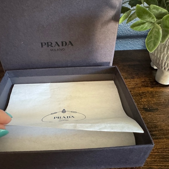 PRADA Full Inclusion NWOT Stunning Saffiano Leather and Gold Bar Wallet - Picture 7 of 11